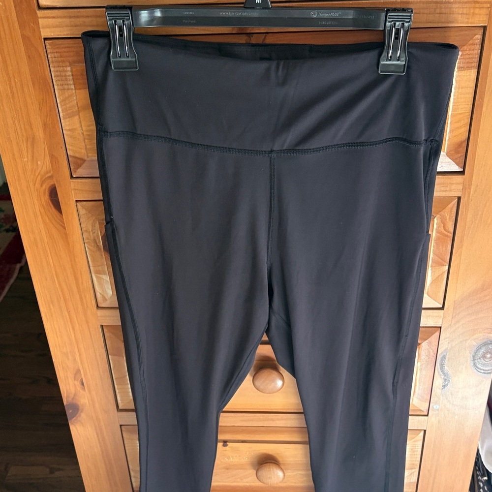 ATHLET Ultimate Stash Pocket Capri in Dark Charcoal - Picture 4 of 5